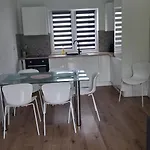 Z Duzym Ogrodkiem 아파트 *